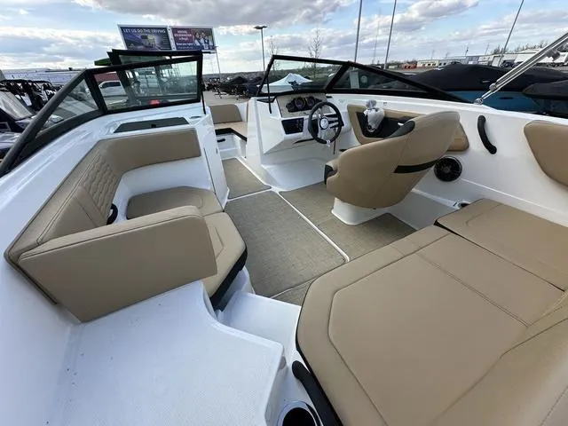 Slide: The Image of Sea Ray SPX 190 Outboard 2023 - 14