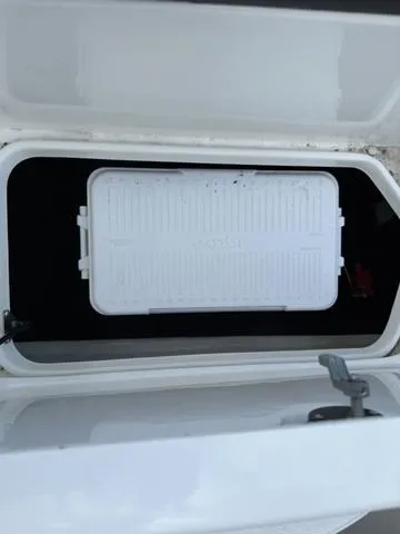 Slide: The Image of Sea Ray SPX 190 Outboard 2023 - 16