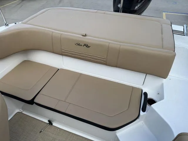 Slide: The Image of Sea Ray SPX 190 Outboard 2023 - 18