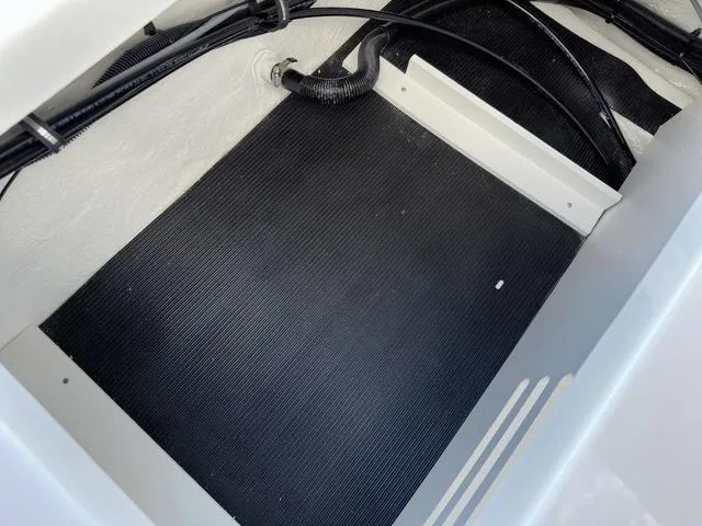 Slide: The Image of Sea Ray SPX 190 Outboard 2023 - 23