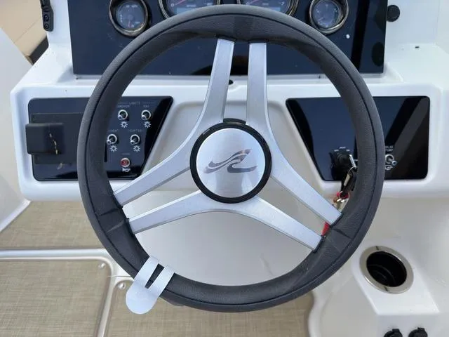 Slide: The Image of Sea Ray SPX 190 Outboard 2023 - 25