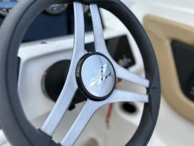 Slide: The Image of Sea Ray SPX 190 Outboard 2023 - 26