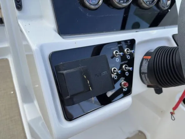 Slide: The Image of Sea Ray SPX 190 Outboard 2023 - 27