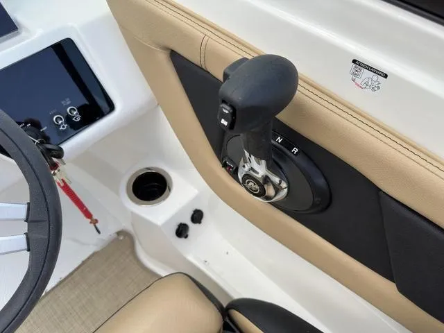 Slide: The Image of Sea Ray SPX 190 Outboard 2023 - 31