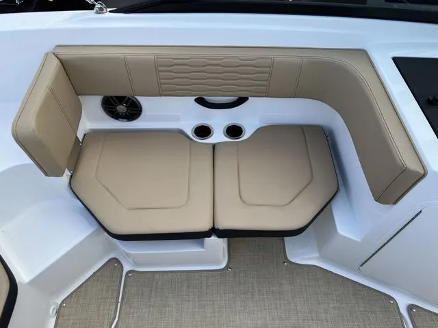 Slide: The Image of Sea Ray SPX 190 Outboard 2023 - 34