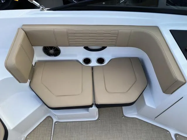 Slide: The Image of Sea Ray SPX 190 Outboard 2023 - 35