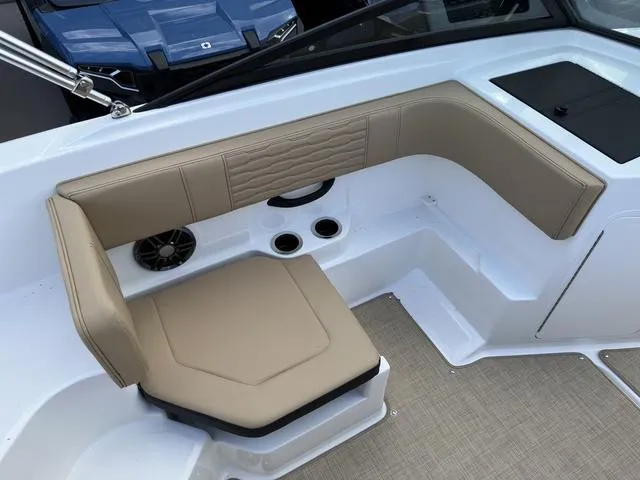 Slide: The Image of Sea Ray SPX 190 Outboard 2023 - 36