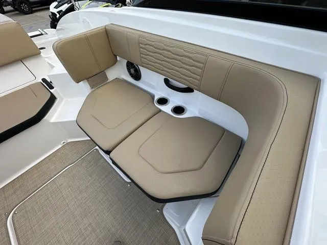 Slide: The Image of Sea Ray SPX 190 Outboard 2023 - 37