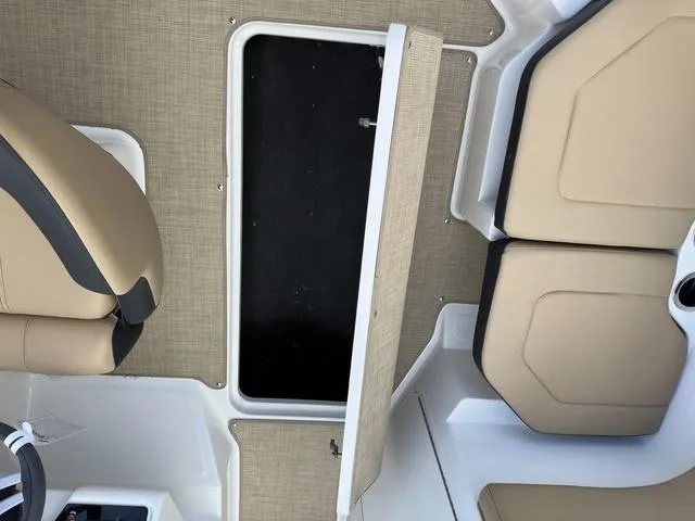 Slide: The Image of Sea Ray SPX 190 Outboard 2023 - 44