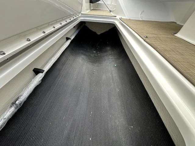 Slide: The Image of Sea Ray SPX 190 Outboard 2023 - 46