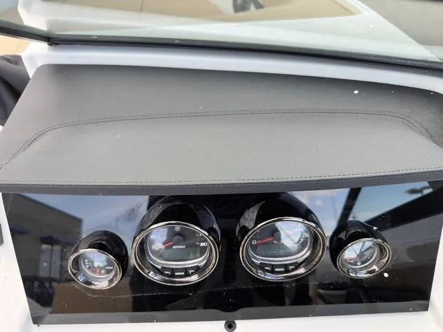 Slide: The Image of Sea Ray SPX 190 Outboard 2023 - 52