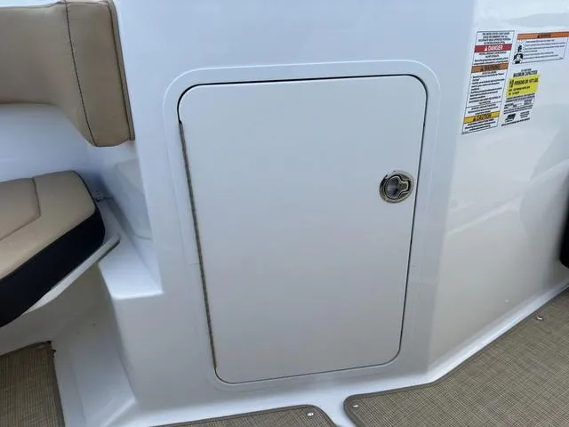 Slide: The Image of Sea Ray SPX 190 Outboard 2023 - 53