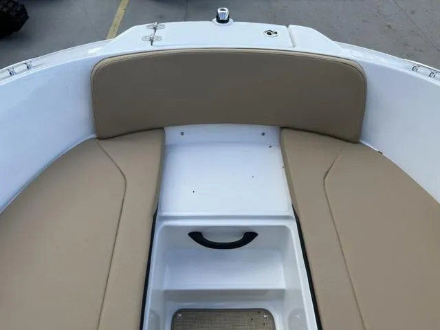 Slide: The Image of Sea Ray SPX 190 Outboard 2023 - 59