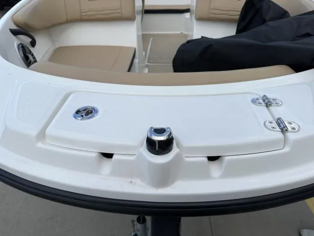 Slide: The Image of Sea Ray SPX 190 Outboard 2023 - 60
