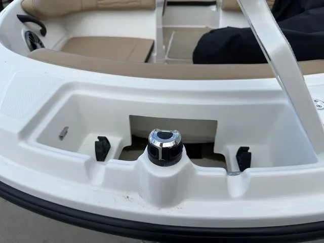 Slide: The Image of Sea Ray SPX 190 Outboard 2023 - 61