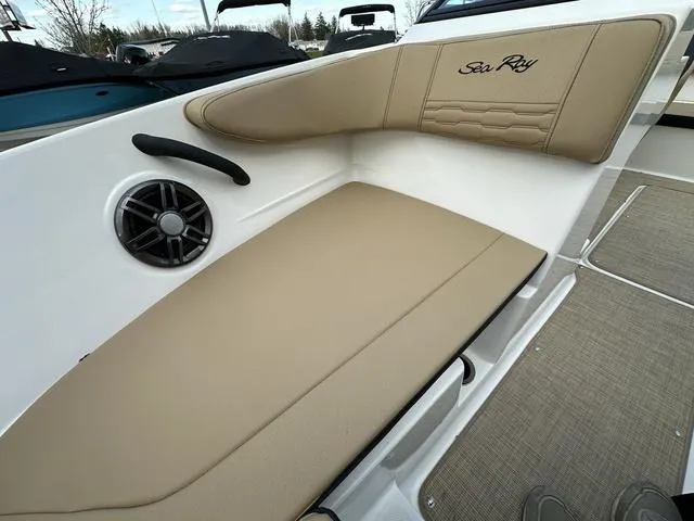 Slide: The Image of Sea Ray SPX 190 Outboard 2023 - 63