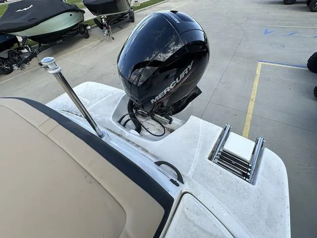 Slide: The Image of Sea Ray SPX 190 Outboard 2023 - 9