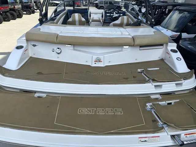 Slide: The Image of Glastron GT 225 2016 - 15