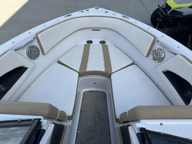 Slide: The Image of Glastron GT 225 2016 - 17