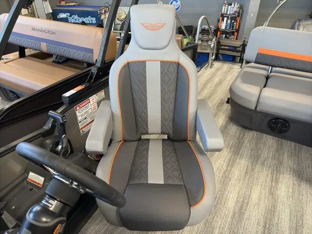 Slide: The Image of Captain's chair in 2025 Bennington 22ML Cruise pontoon boat, featuring modern design and comfort. - 30