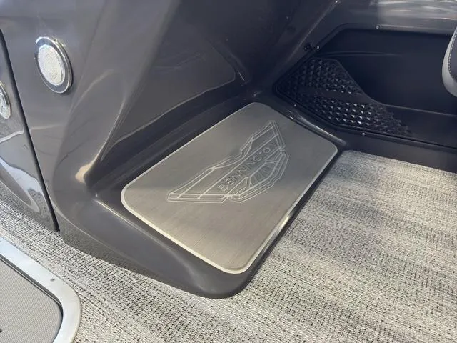 Slide: The Image of Bennington 22ML Cruise Tri-Toon Pontoon 2025 - 50