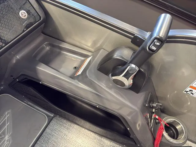 Slide: The Image of Bennington 22ML Cruise Tri-Toon Pontoon 2025 - 53