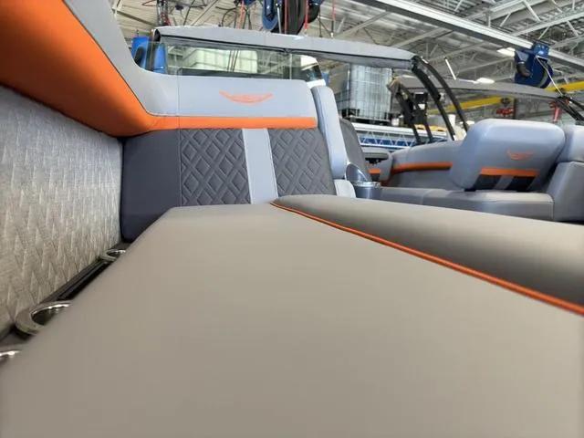 Slide: The Image of Bennington 22ML Cruise Tri-Toon Pontoon 2025 - 83