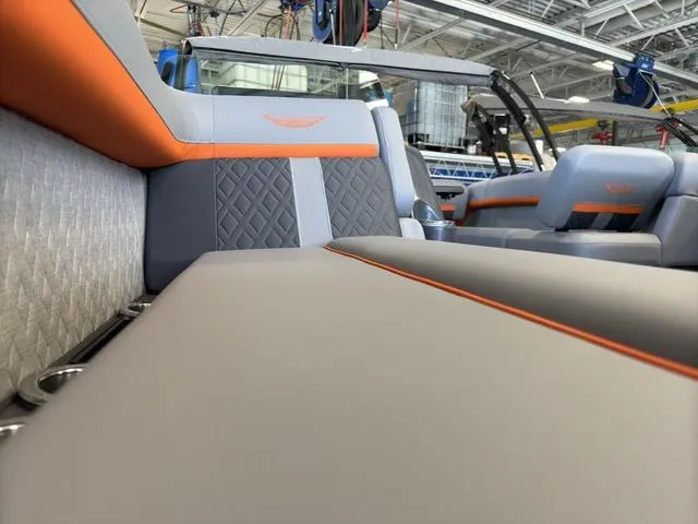 Slide: The Image of Bennington 22ML Cruise Tri-Toon Pontoon 2025 - 84