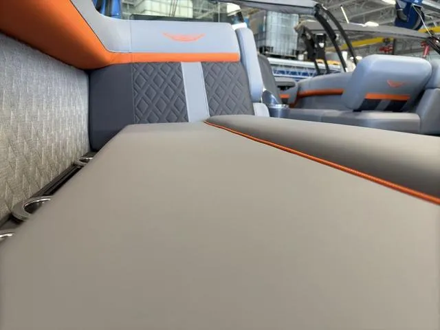 Slide: The Image of Bennington 22ML Cruise Tri-Toon Pontoon 2025 - 85