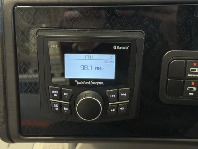 Slide: The Image of Bennington 22ML Cruise Tri-Toon Pontoon 2025 - 88