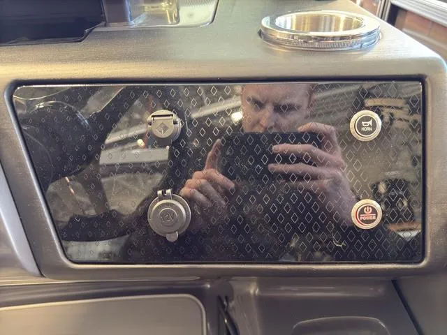 Slide: The Image of Bennington 22ML Cruise Tri-Toon Pontoon 2025 - 91