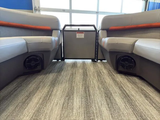 Slide: The Image of Bennington 22ML Cruise Tri-Toon Pontoon 2025 - 93