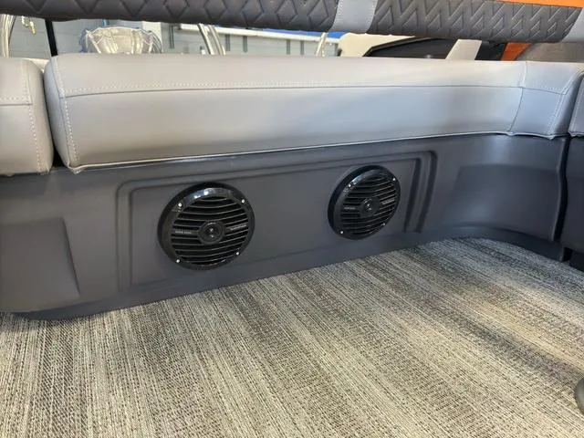 Slide: The Image of Bennington 22ML Cruise Tri-Toon Pontoon 2025 - 94