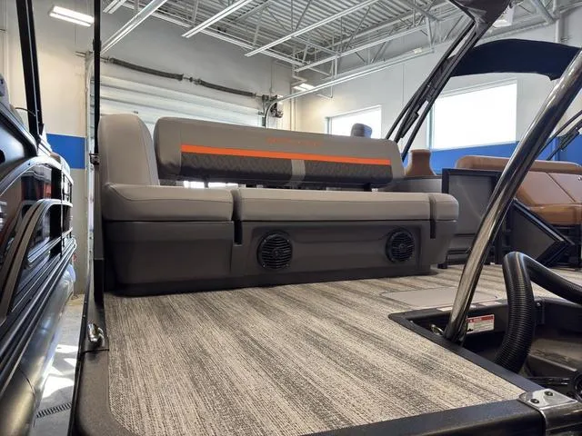 Slide: The Image of Bennington 22ML Cruise Tri-Toon Pontoon 2025 - 95