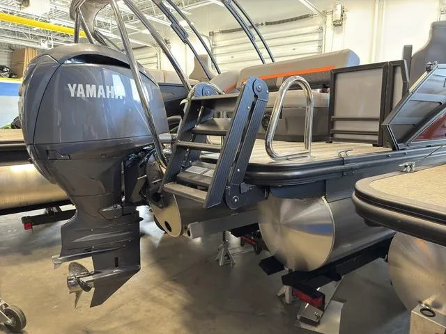 Slide: The Image of Bennington 22ML Cruise Tri-Toon Pontoon 2025 - 99