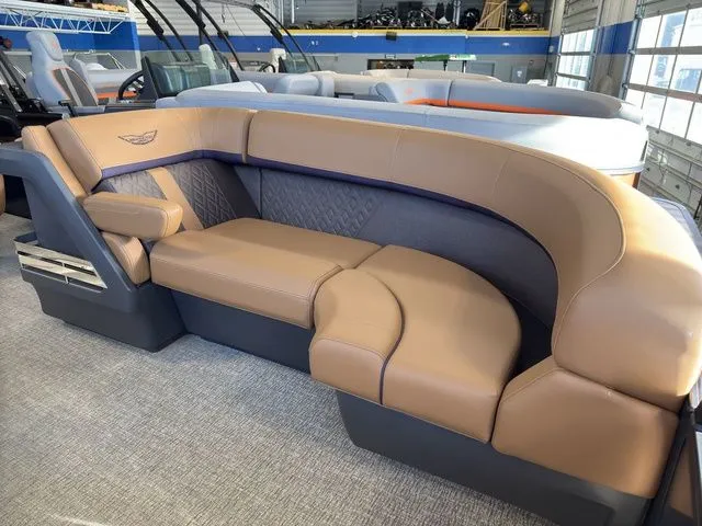 Slide: The Image of Bennington 22 MSB Tritoon Pontoon 2025 - 15