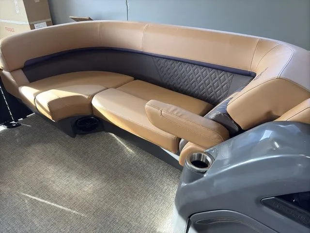 Slide: The Image of Bennington 22 MSB Tritoon Pontoon 2025 - 16