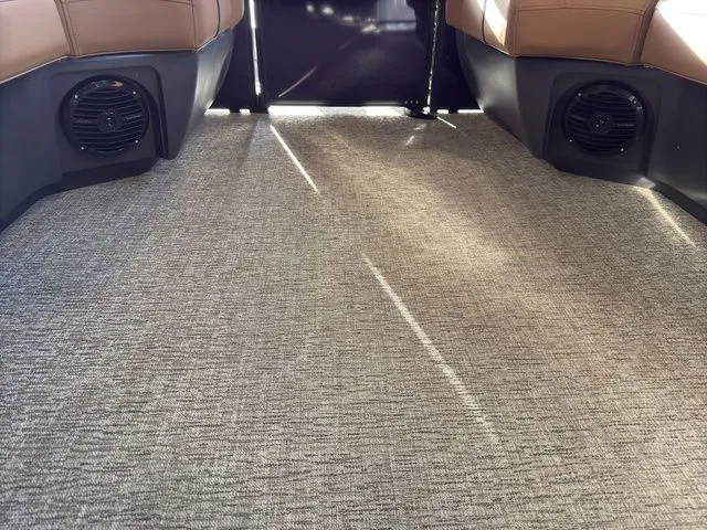 Slide: The Image of Bennington 22 MSB Tritoon Pontoon 2025 - 17