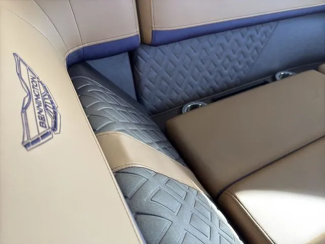 Slide: The Image of Bennington 22 MSB Tritoon Pontoon 2025 - 18