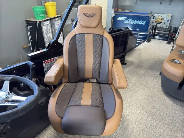 Slide: The Image of Bennington 22 MSB Tritoon Pontoon 2025 - 23