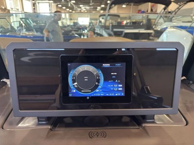 Slide: The Image of Bennington 22 MSB Tritoon Pontoon 2025 - 28