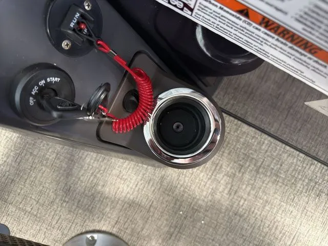 Slide: The Image of Bennington 22 MSB Tritoon Pontoon 2025 - 29