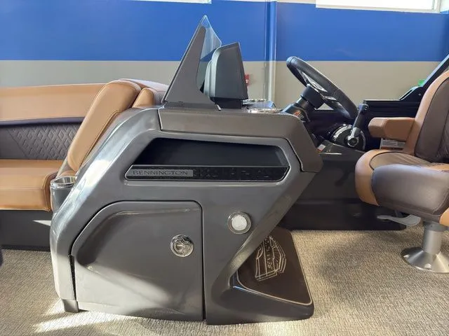 Slide: The Image of Bennington 22 MSB Tritoon Pontoon 2025 - 32