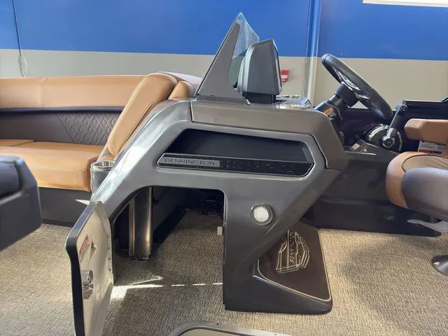 Slide: The Image of Bennington 22 MSB Tritoon Pontoon 2025 - 33