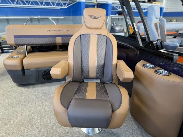 Slide: The Image of Bennington 22 MSB Tritoon Pontoon 2025 - 36