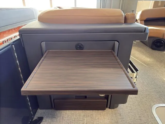 Slide: The Image of Bennington 22 MSB Tritoon Pontoon 2025 - 38