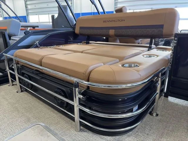 Slide: The Image of Bennington 22 MSB Tritoon Pontoon 2025 - 43