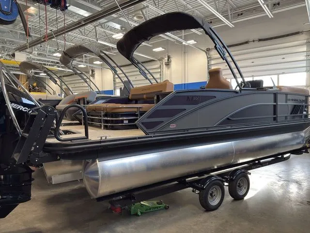 Slide: The Image of Bennington 22 MSB Tritoon Pontoon 2025 - 44