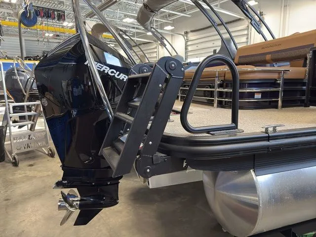 Slide: The Image of Bennington 22 MSB Tritoon Pontoon 2025 - 45
