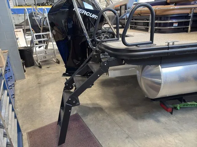 Slide: The Image of Bennington 22 MSB Tritoon Pontoon 2025 - 46